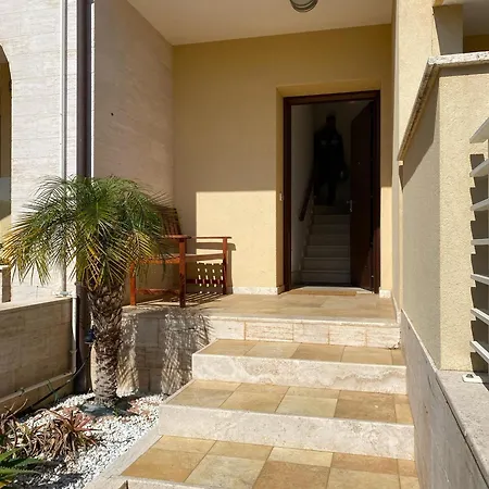 Apartment La Casetta Di Giuly - Locazione Turistica