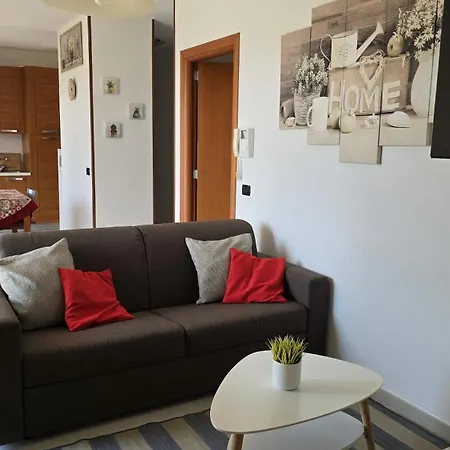 Apartment La Casetta Di Giuly - Locazione Turistica